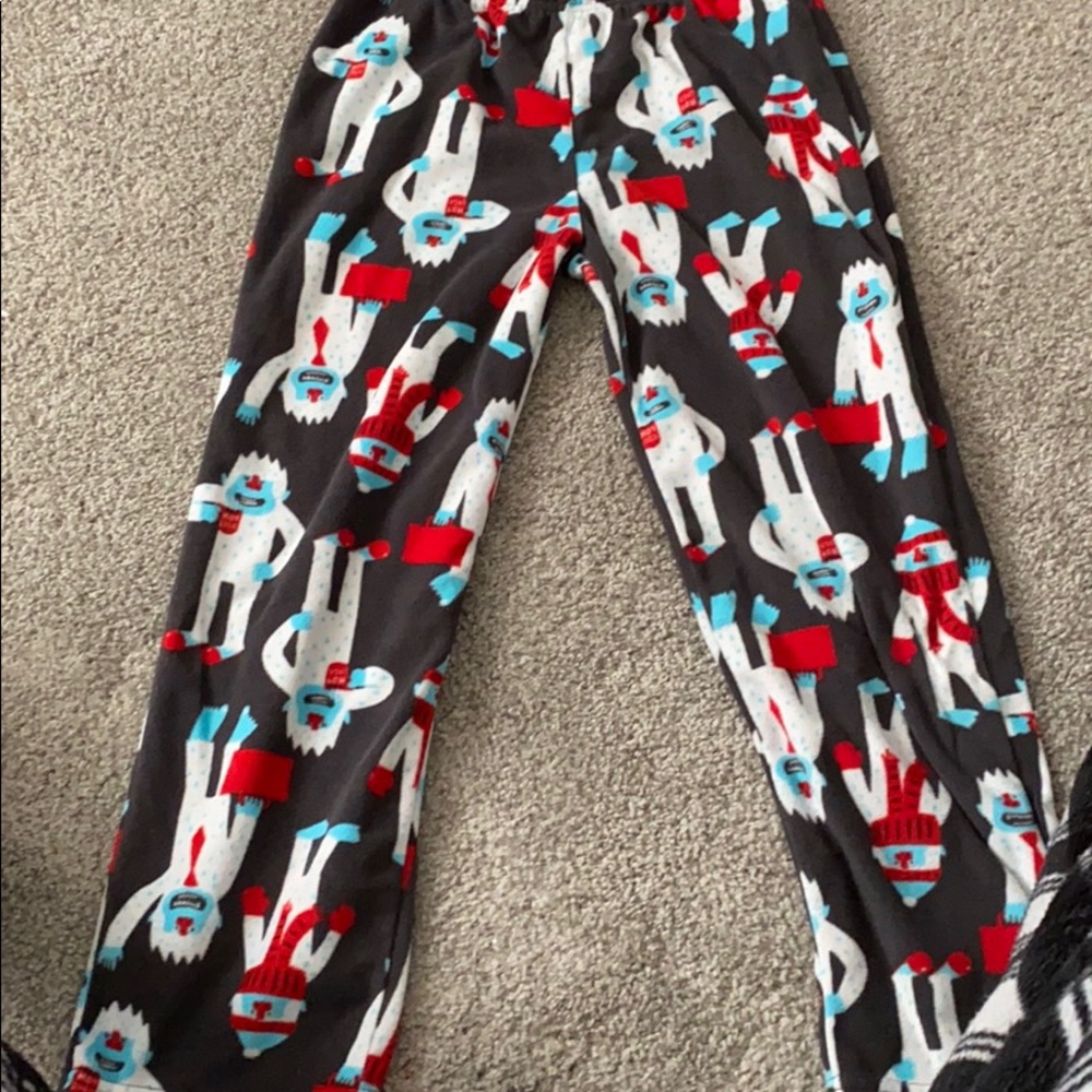 Carter’s Pajama Set - Picture 4 of 5